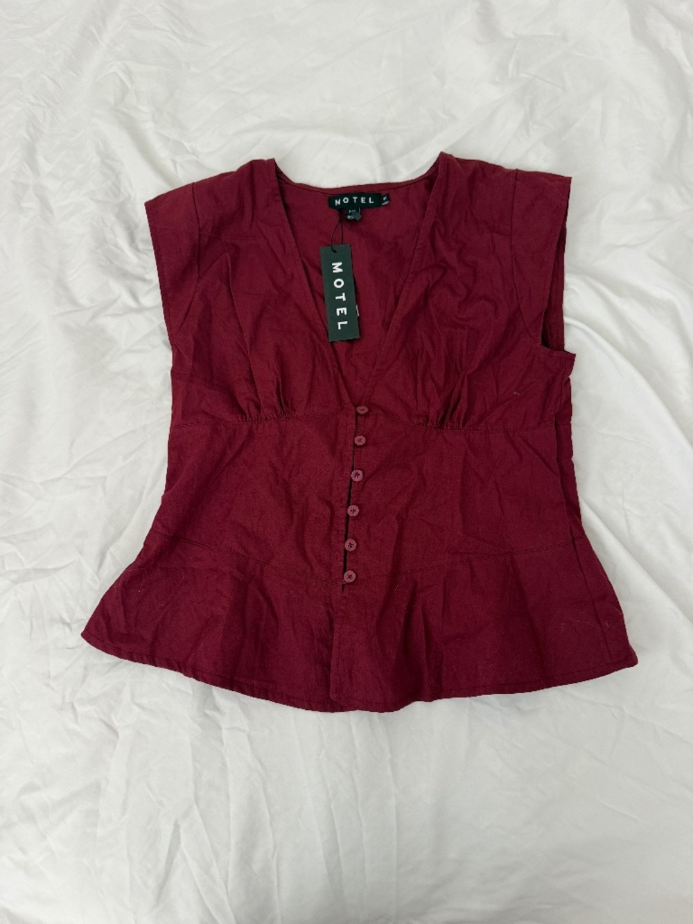 motel devlin v neck blouse Size medium Details : - color: burgundy - conditi